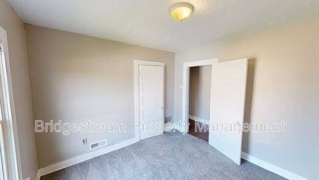 Building Photo - 808 Huffman Ave