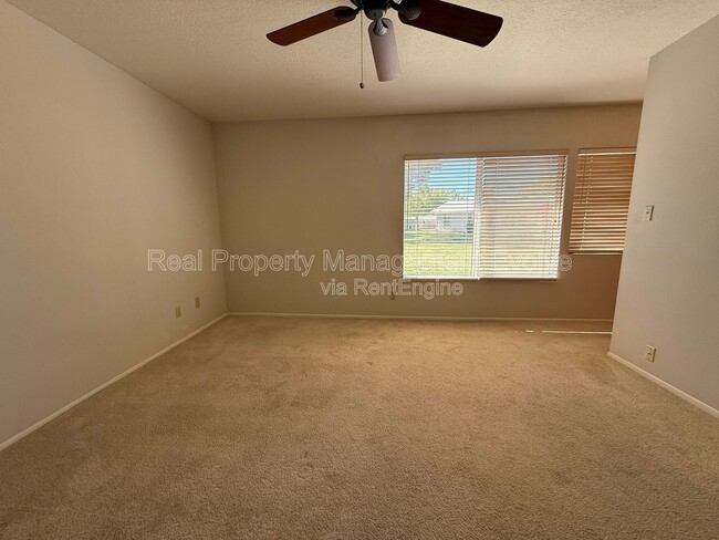 Building Photo - 4849 E Lake Point Cir