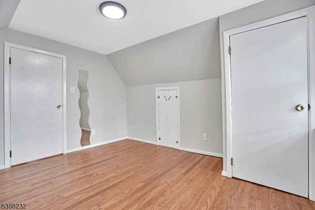 Building Photo - 706 Chestnut St