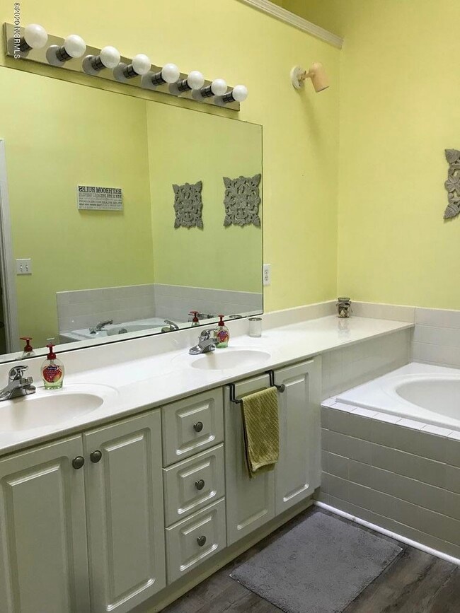 Building Photo - 4146 Breezewood Dr