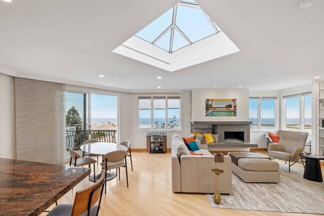 Building Photo - 121 Marine Pl