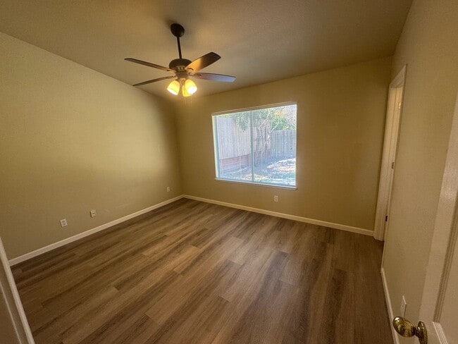 Building Photo - 3 bed / 2 Bath | West Roseville Home Avail...