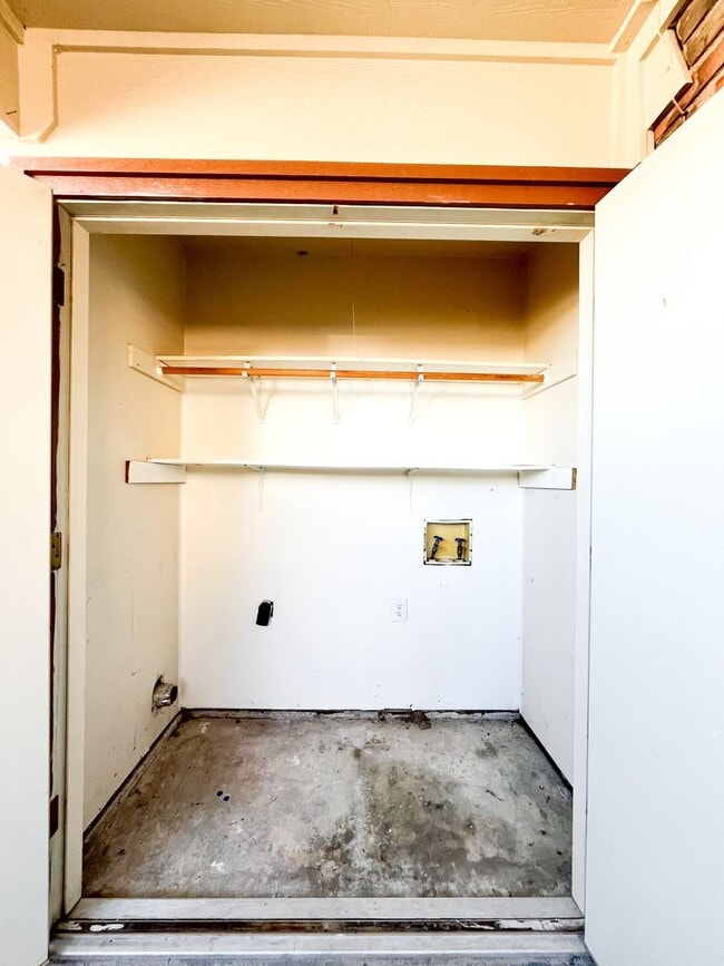 Building Photo - 2302 Wales Cir