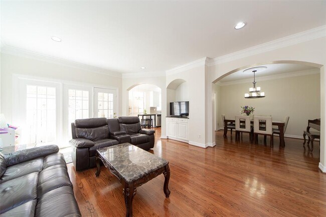 Building Photo - 5115 Fairmont St