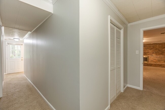 Building Photo - 3303 Spring Lake Ct