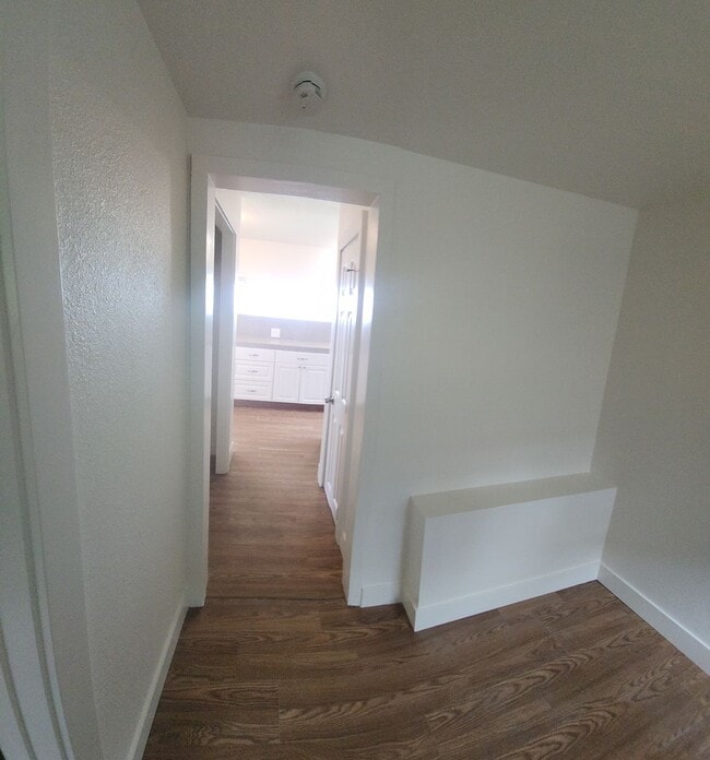 Building Photo - Views of Morro Bay in this cozy hillside cottage!