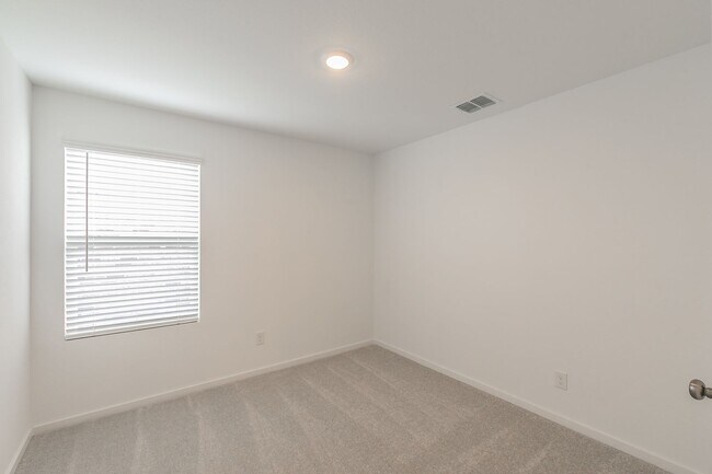 Building Photo - 3 bedroom 2 bath-brand new construction in...