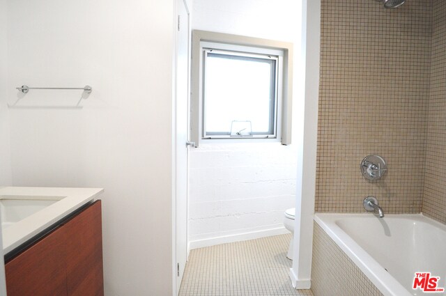 Building Photo - 2135 E 7th Pl