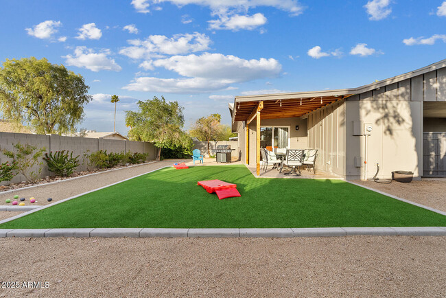 Building Photo - 1310 E Bishop Dr
