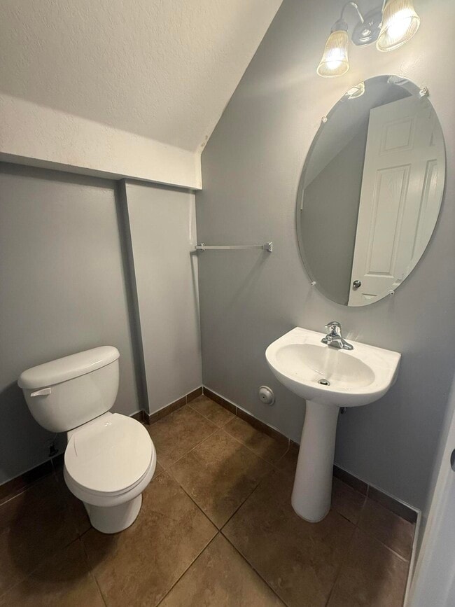 Building Photo - 2851 Prospect Rd