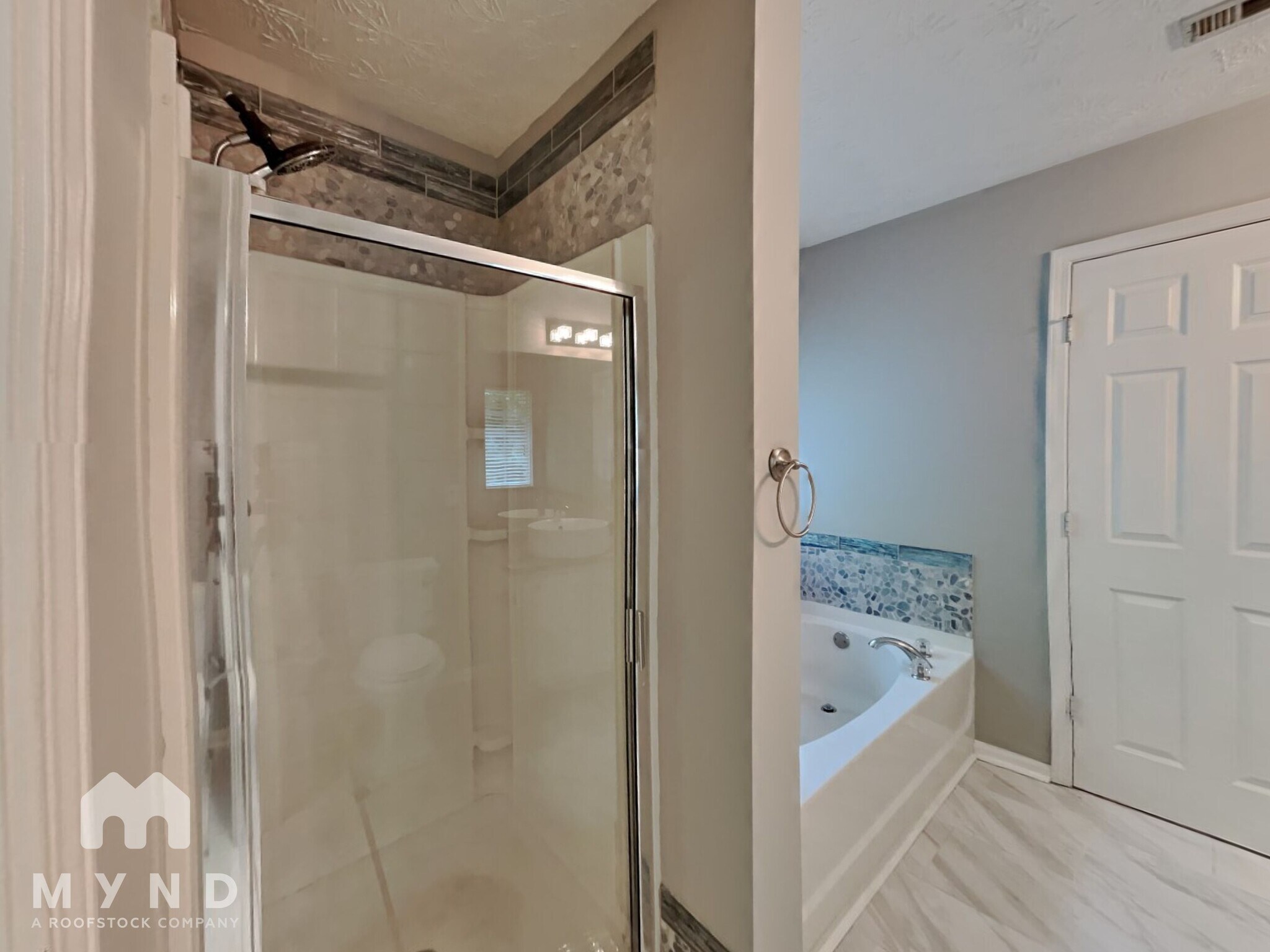 Building Photo - 2260 Valley Creek Dr