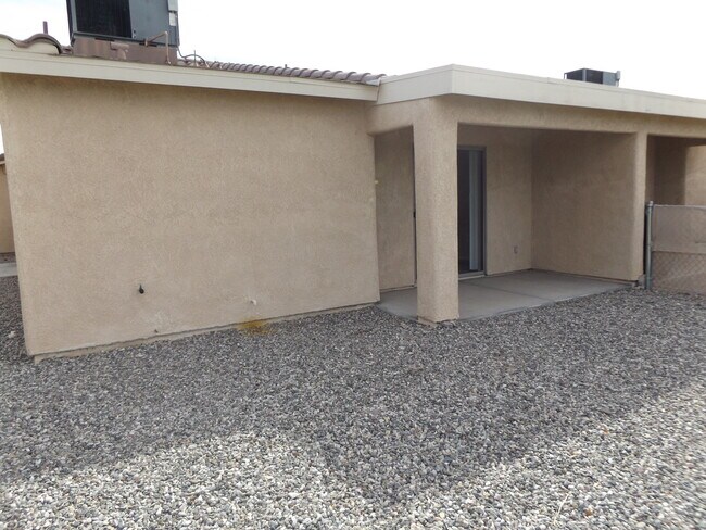 Building Photo - H2889