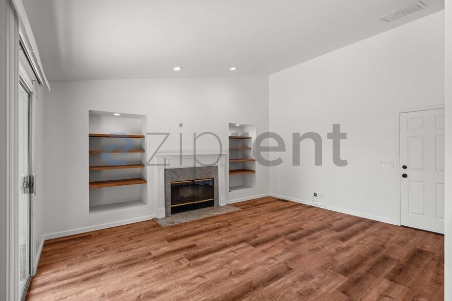 Building Photo - Unit