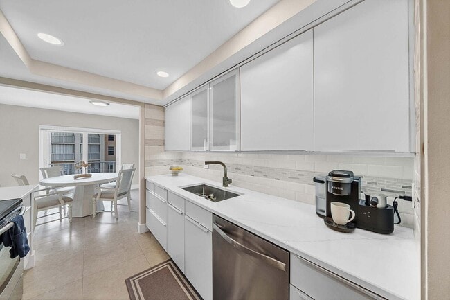 Building Photo - 1111 S Ocean Blvd