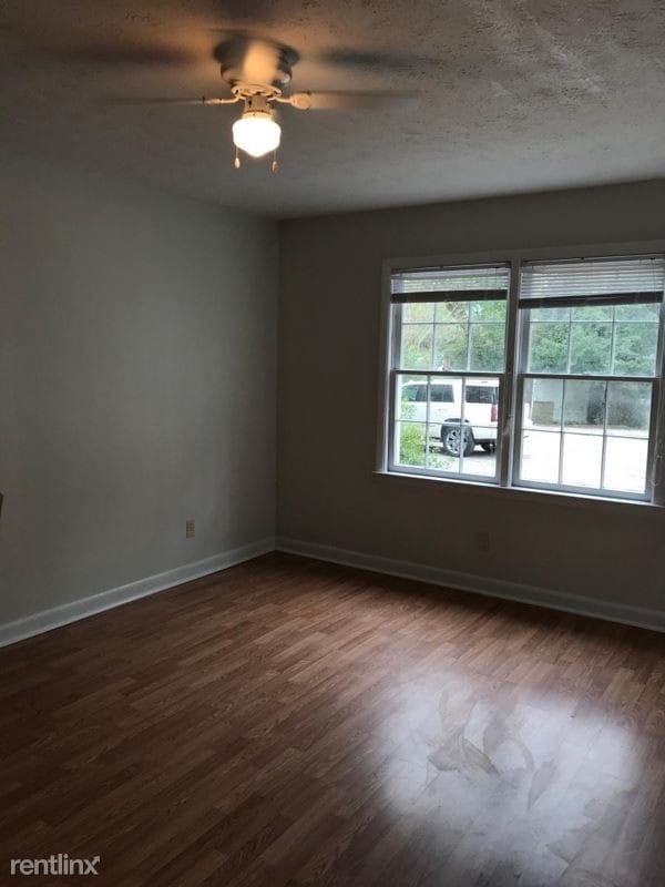 Building Photo - 2 br, 1.5 bath Townhome - 201 Cedar St