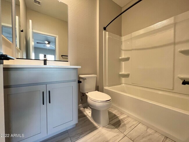 Building Photo - 746 E Doral Ave