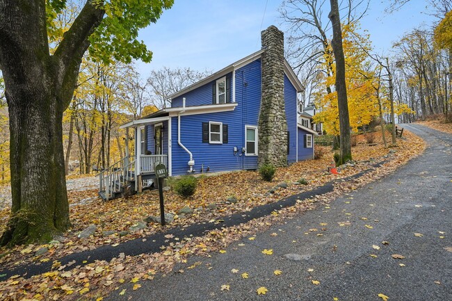 Building Photo - 916 East End Rd