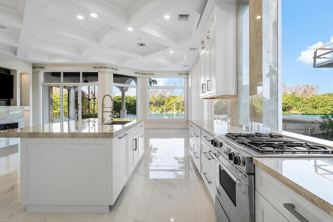 Building Photo - 549 NE 19th Ave