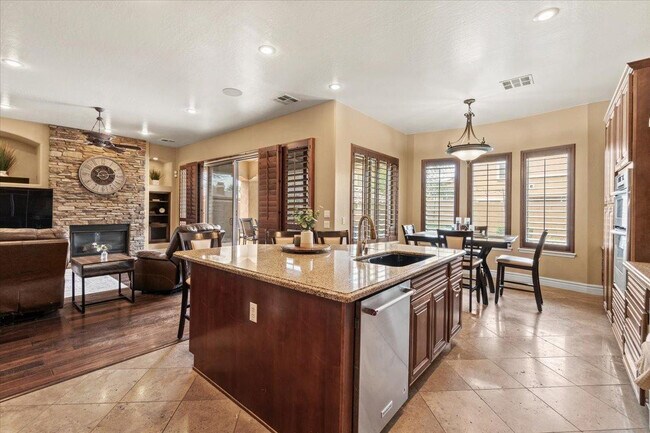 Building Photo - 4053 E Thunderheart Ct