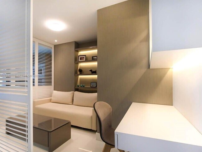 Building Photo - 460 NE 28th St