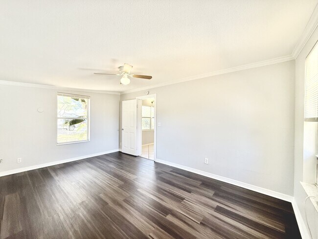 Building Photo - 7111 Onyx Dr N