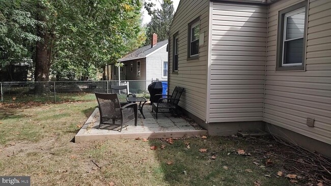 Building Photo - 127 Edison Rd