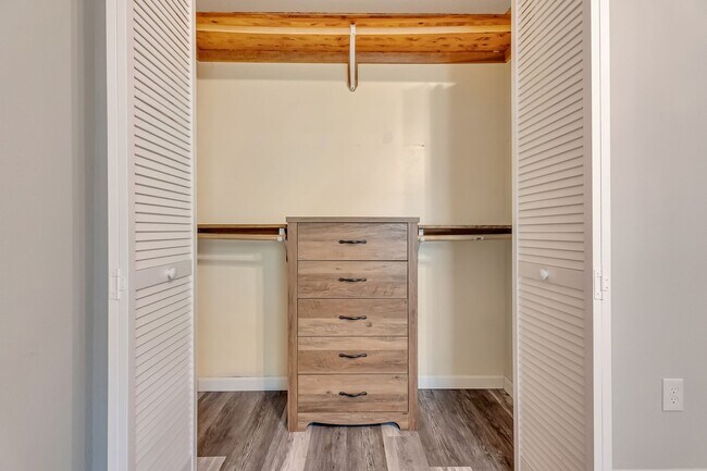 Building Photo - Charming 2-Bedroom, 2-Bath Home in the Hea...