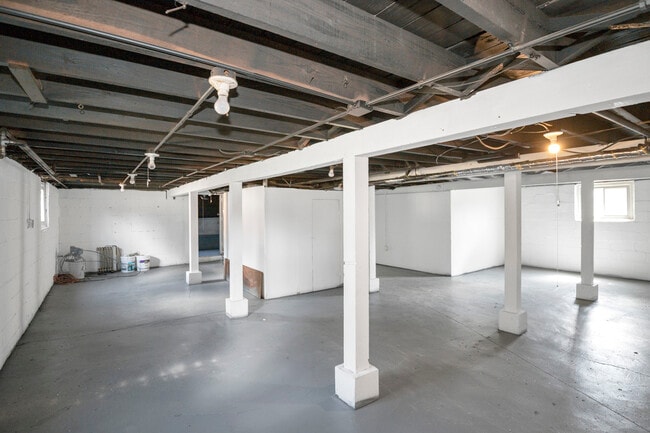 Building Photo - 235 N Ardmore Ave