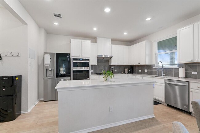 Building Photo - 3600 Carinaro Lp