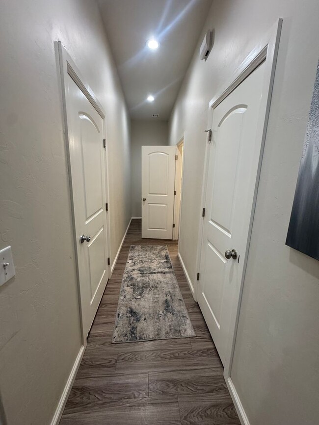 Building Photo - Stunning fully furnished 3 Bed 2.5 bath homes in The Enclave!