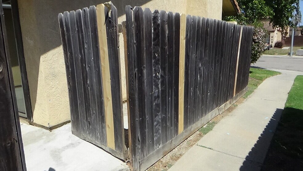 Backyard gate - 1113 Seabreeze Way