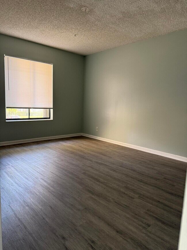 Building Photo - 718 Sunny Pine Way