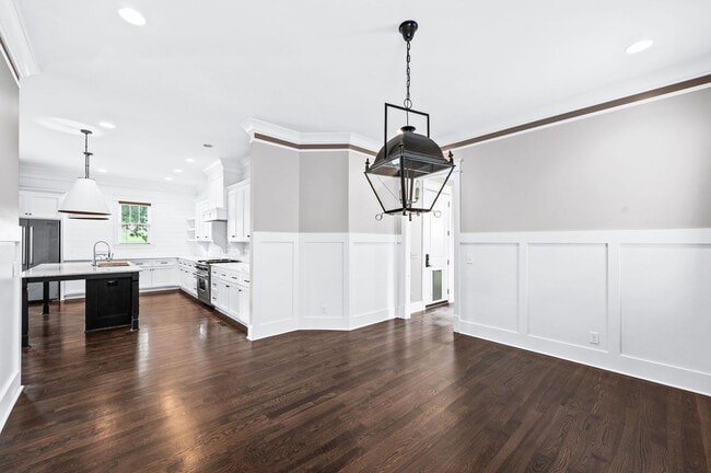 Building Photo - Stunning 4BE/3.5BA home in the heart of Gr...