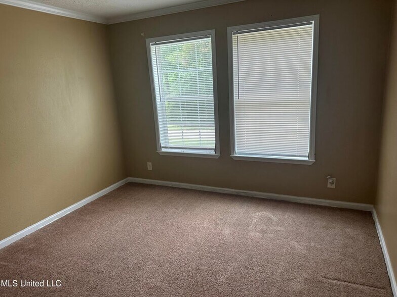 Building Photo - 6165 E Lafayette St