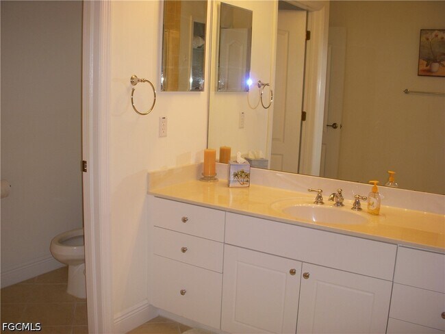 Building Photo - 11021 Gulf Reflections Drive