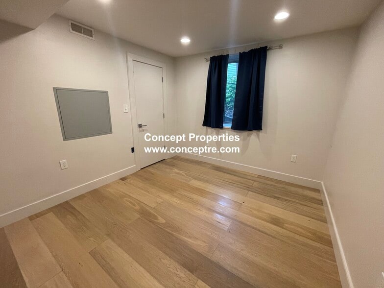 Building Photo - 39 Thornton St