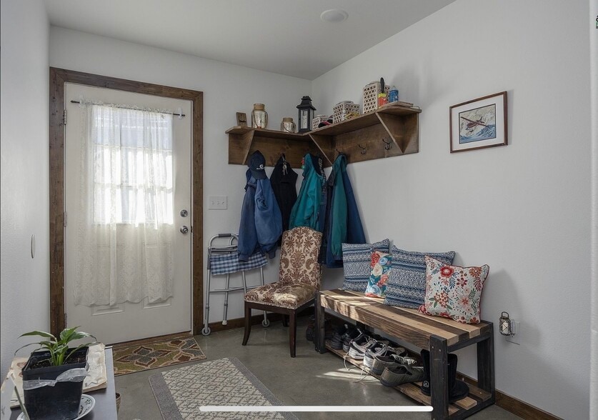 Entry Way - 415 E 5th Ave