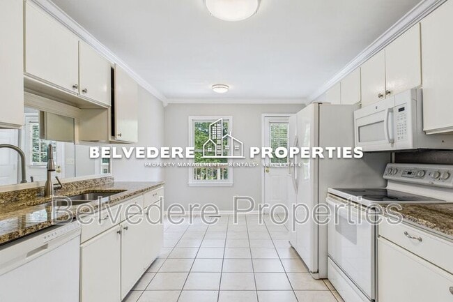 Building Photo - 18-B Park Village Ln