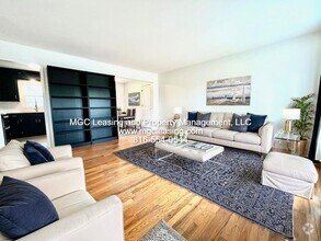 Building Photo - Unique Ranch Style Home Minutes From Downt...