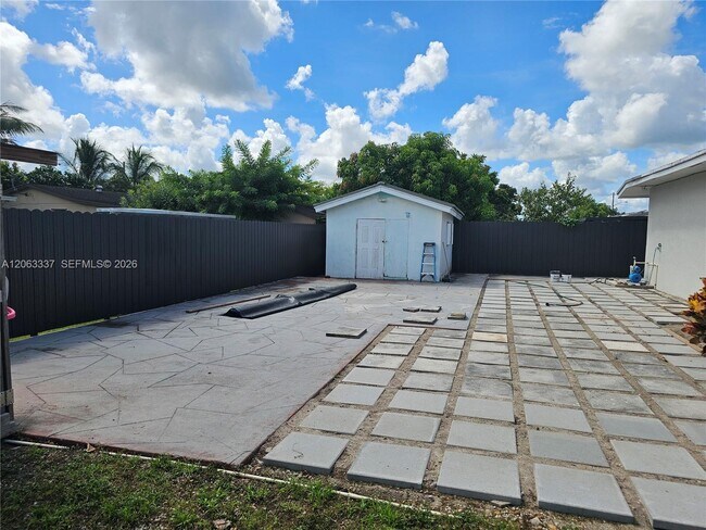 Building Photo - 75 SW 18th Ave
