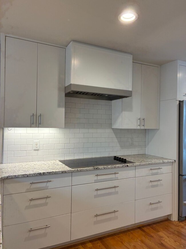 Building Photo - Recently Remodeled 3 bed 3 bath in Tuckahoe!