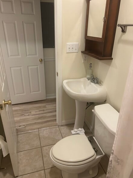 Building Photo - 4 Yacht Club Dr