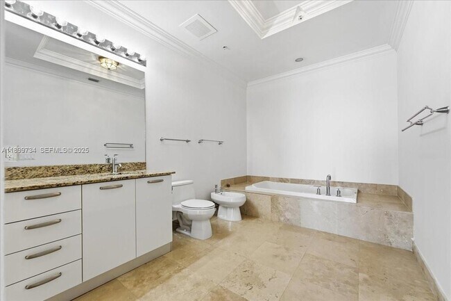 Building Photo - 704 N Ocean Blvd