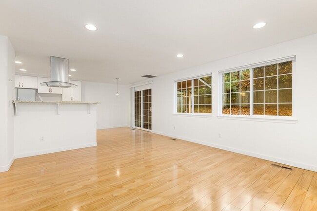 Building Photo - PM-UT-GOL*813-MF