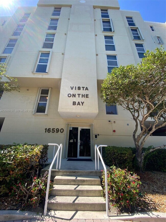 Building Photo - 16590 NE 26th Ave