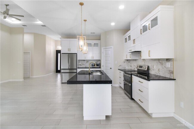 Building Photo - 17 E Zinnia St