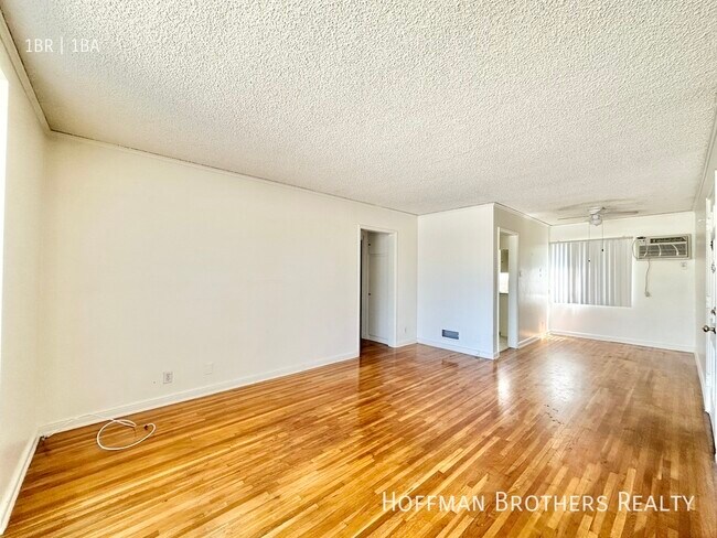 Primary Photo - 326 Amherst Dr Burbank, CA 91504