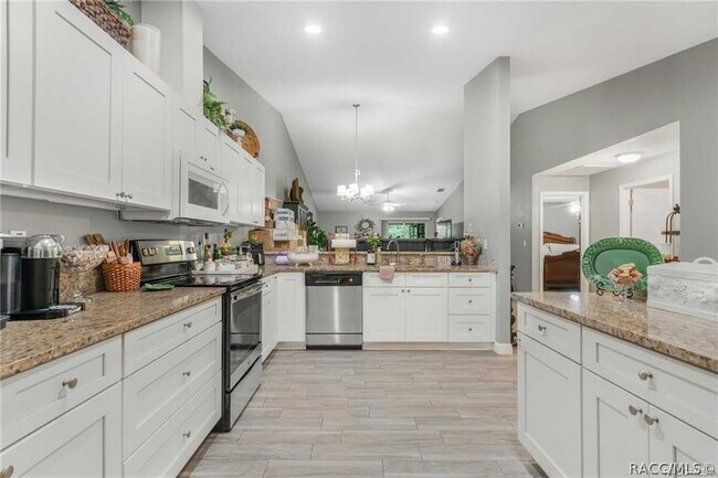 Building Photo - 2142 S Gleneagle Terrace