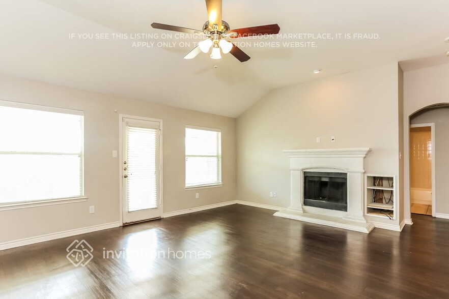 Building Photo - 904 Peach Ln