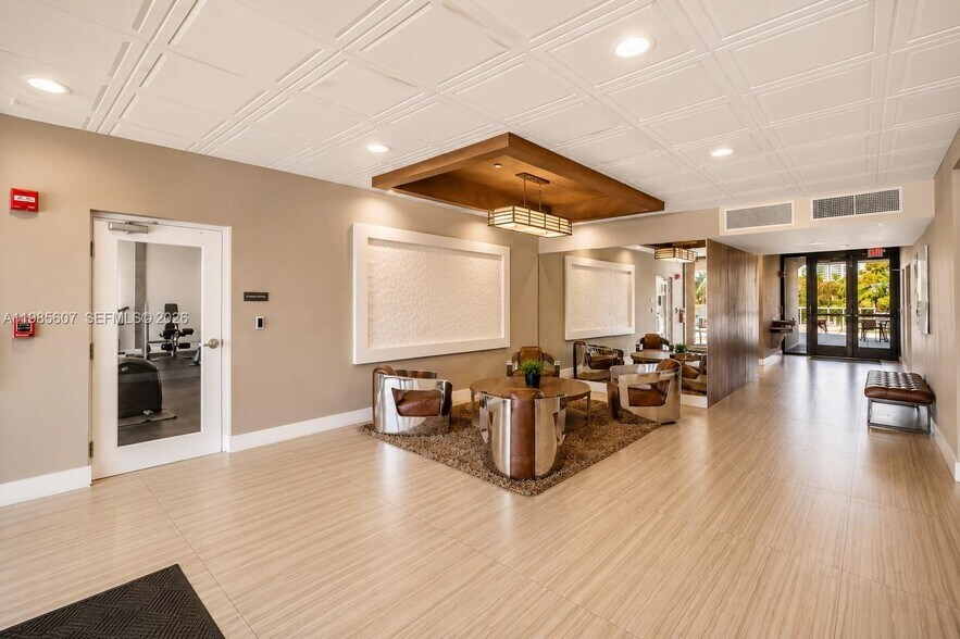 Building Photo - 3675 N Country Club Dr
